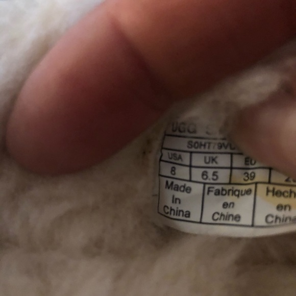 New UGG Dakota water resistant slipper - Picture 11 of 11